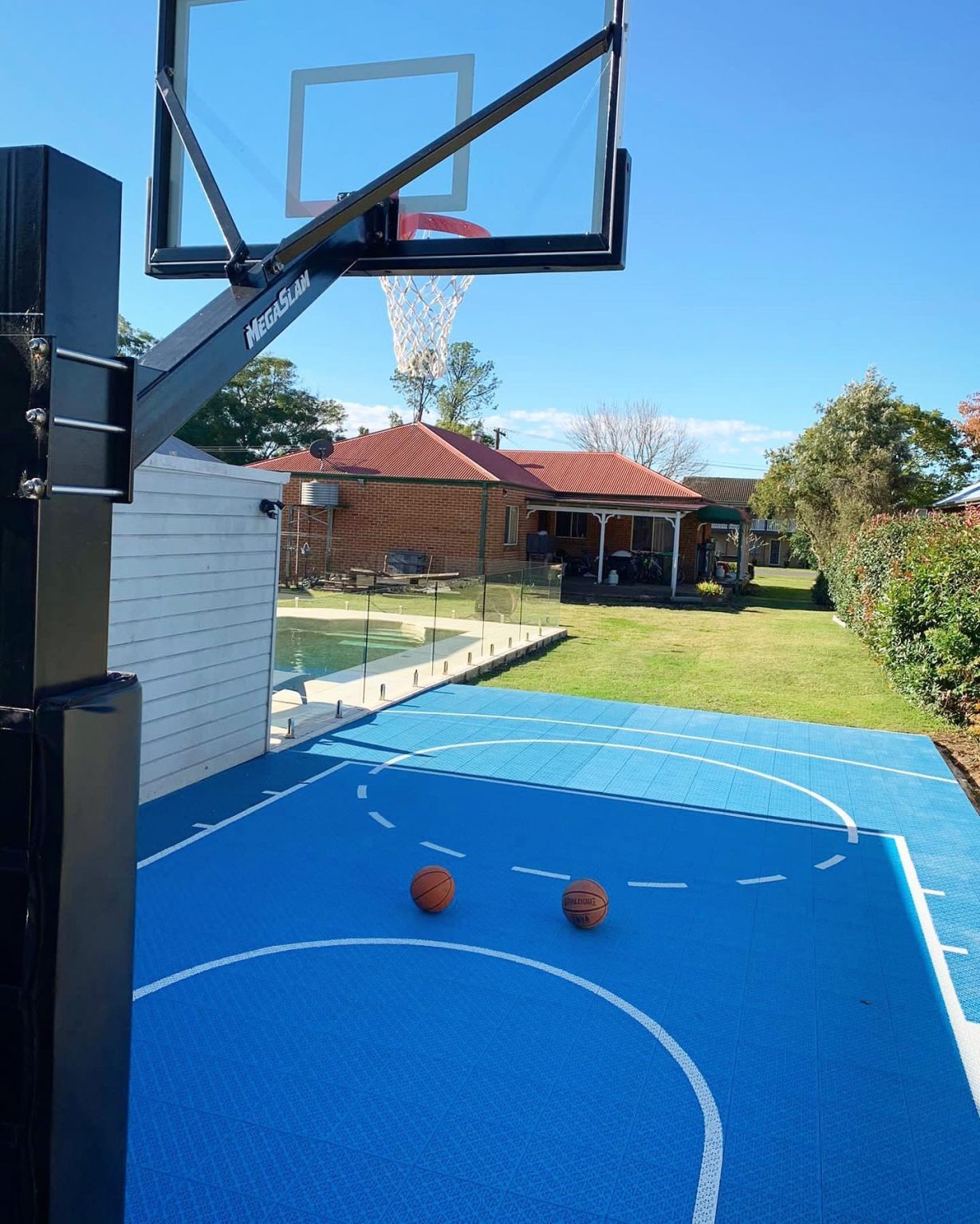 Outdoor Sport Court Tiles - วัสดุปูพื้นสนามบาสเก็ตบอลแบบพกพาชนิดอัจฉริยะ ระบบเชื่อมต่อ PP แผ่นพลาสติกสำหรับปูพื้นบาสเก็ตบอลชั่วคราวกลางแจ้ง